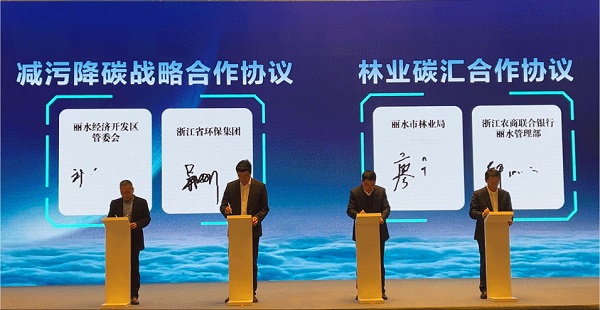 簽約合影.jpg